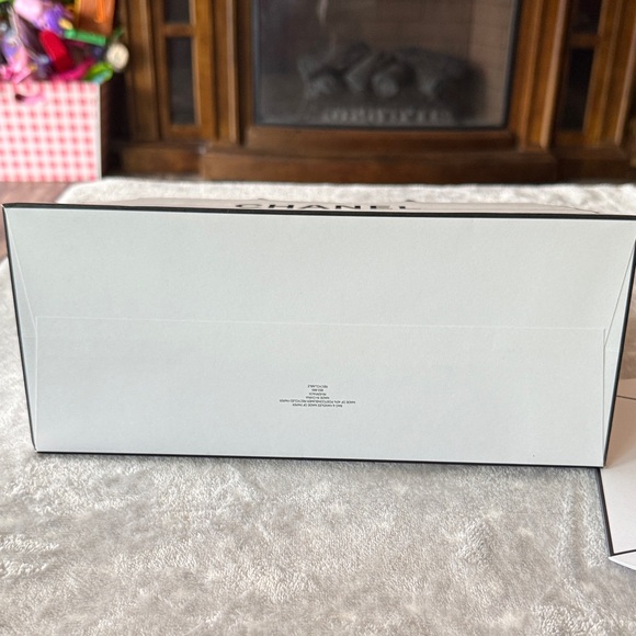 Chanel White Bag & 3 Pillow Pack boxes - Picture 5 of 8